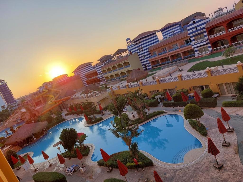 Porto Marina Resort Chalets Families Only 阿莱曼 外观 照片