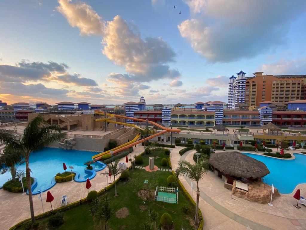 Porto Marina Resort Chalets Families Only 阿莱曼 外观 照片