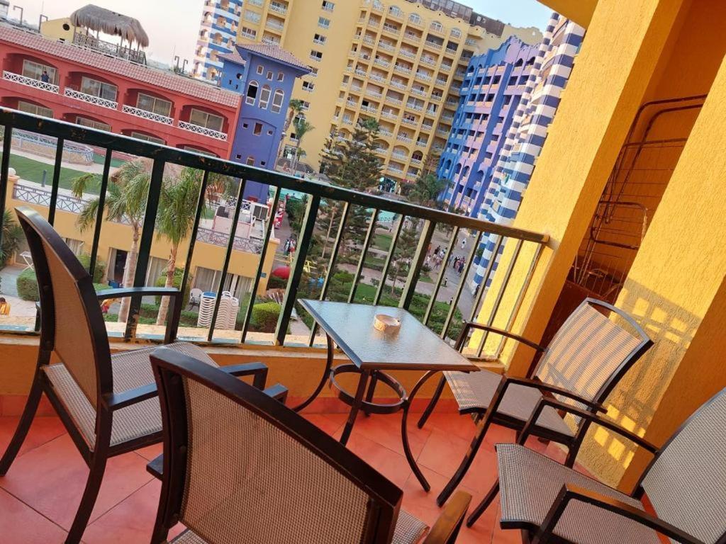 Porto Marina Resort Chalets Families Only 阿莱曼 外观 照片